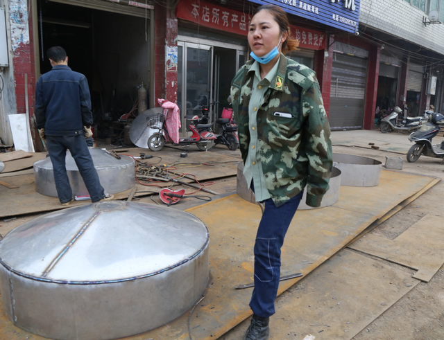 河南电焊工女孩罗雨：只有一条腿，被300多个男生表白，现怎样？