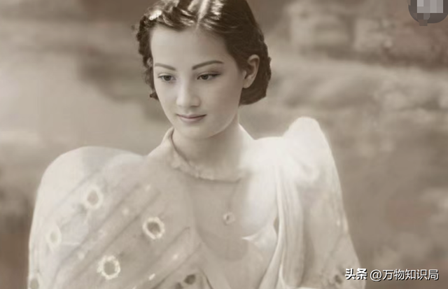 “金嗓子”周璇真的美吗？三岁容貌出众被拐，八岁差点被卖进青楼