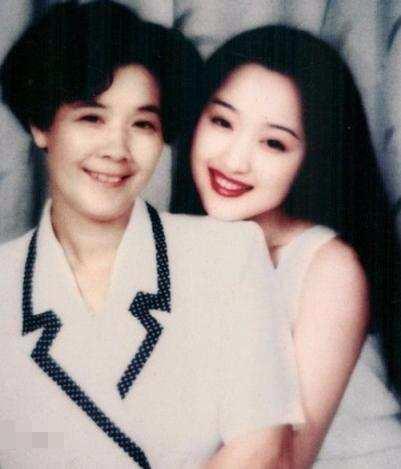 “玉女皇后”杨钰莹的迷乱情史，深陷红楼丑闻，一次恋爱影响一生