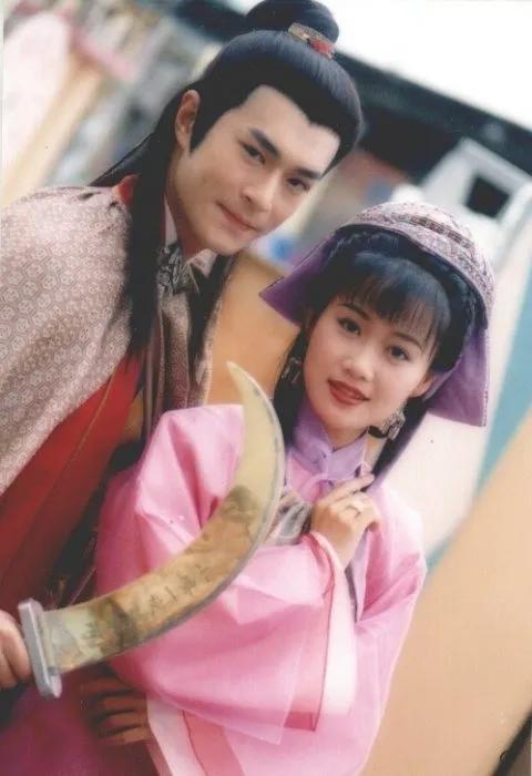 古龙经典《圆月弯刀》刘松仁版和古天乐版谁更胜一筹