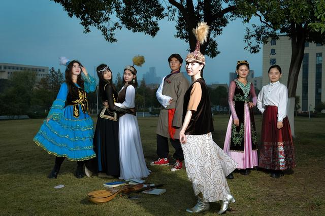 “帕姐”在湖南:跨越15万公里,温暖各民族学子