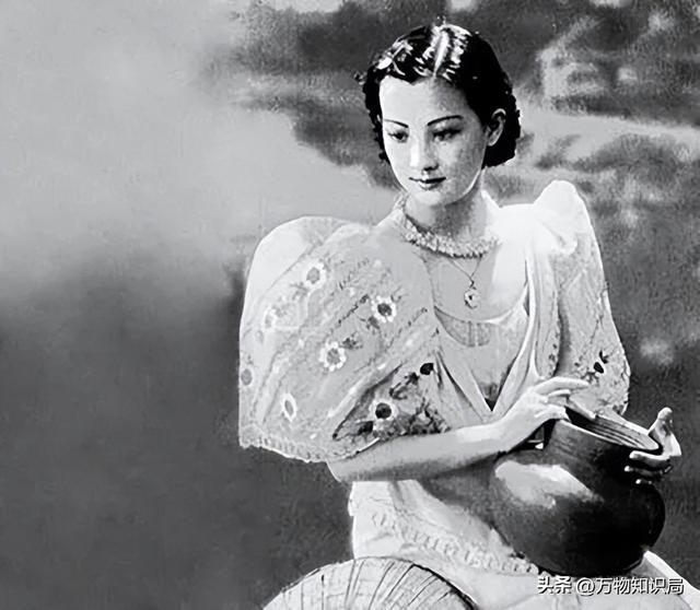 “金嗓子”周璇真的美吗？三岁容貌出众被拐，八岁差点被卖进青楼