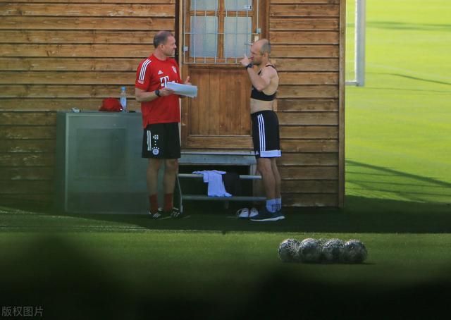 小飞侠复出？惊现拜仁训练场，罗本：非常渴望再次穿上球鞋