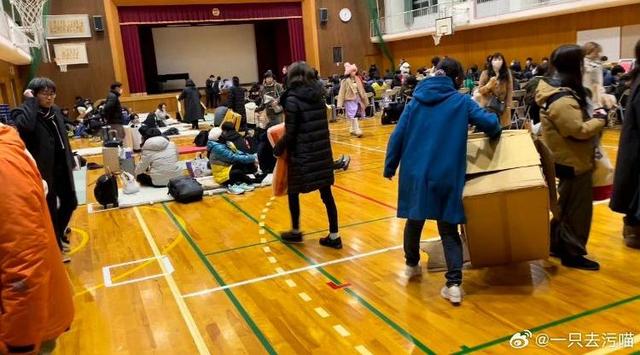 日本强震第一夜，中国旅客：电车突然剧烈摇晃很吓人，在体育馆打地铺余震不断