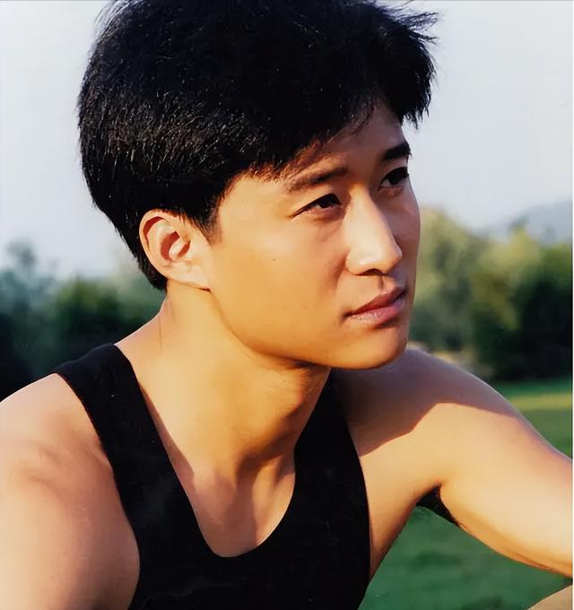 “他红了就不能提了”：5个当红男星的最佳前女友，不炒作是底线