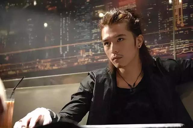 谁先爱上邱泽的