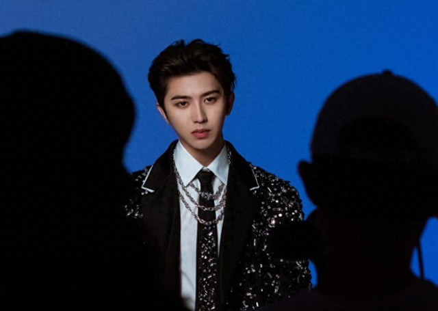 蔡徐坤被曝和未成年发生关系，亲密照曝光，本人辟谣：照片不是我