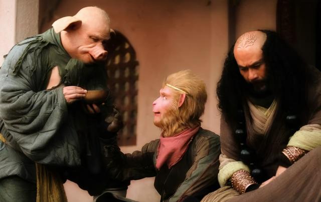 黄狮精拿了三件兵器为何却开“钉耙会”,你看金箍棒差在哪?