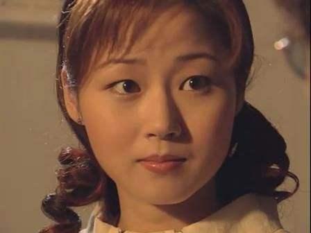 万绮雯嫁陈十三19年无子,不过却让她得到梦想中该有的爱情。