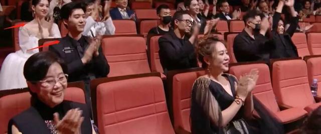 电影之夜内场座位暴露咖位!刘亦菲前排被嘲,朱一龙李易峰退后方