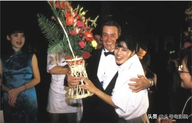 阿兰德龙去世，英俊风流一生，曾向中国女星求婚，说死后不验DNA