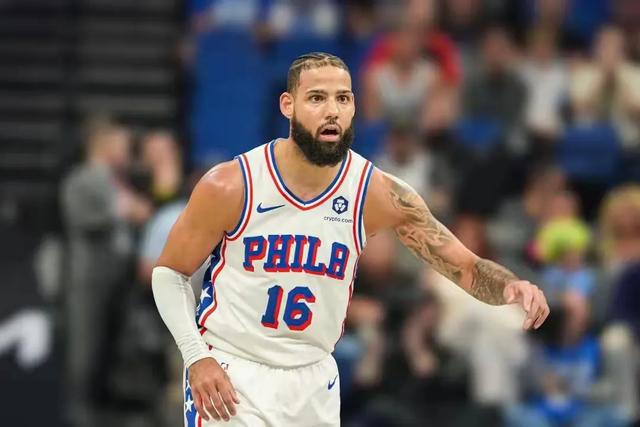 独行侠再出手！2换1，克里斯蒂挤走格兰姆斯，换来76人铁血锋线