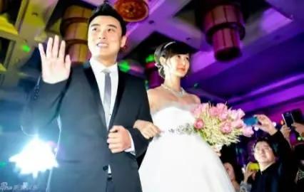 闫博雅：26岁嫁“乒乓冠军”王皓，伺候生病婆婆，为丈夫放弃梦想