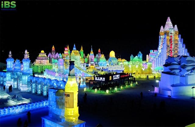 最近很多地方火出圈,“出圈”的英文怎么说?