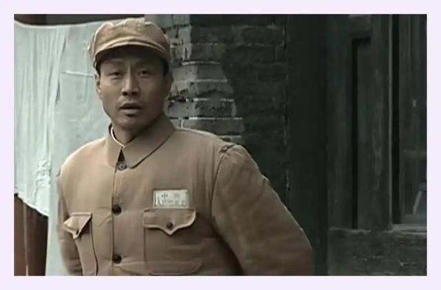 三刷《亮剑》后，才懂得身为师长的李云龙，为何敢顶撞王副军长