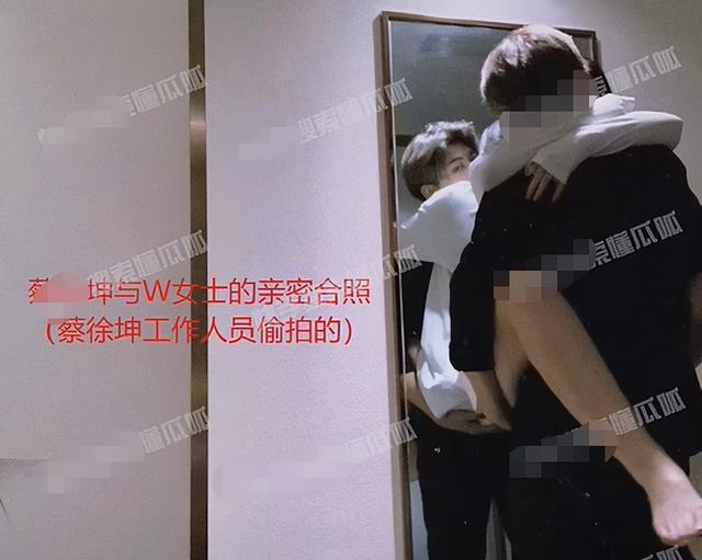 蔡徐坤被曝和未成年发生关系，亲密照曝光，本人辟谣：照片不是我