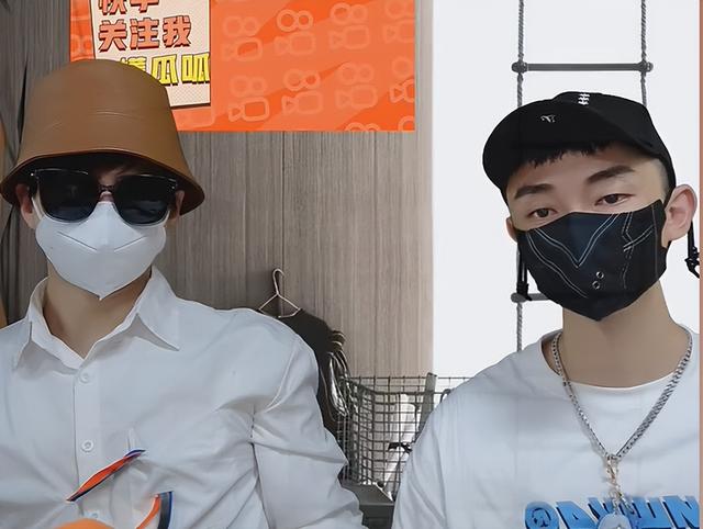 蔡徐坤被曝和未成年发生关系，亲密照曝光，本人辟谣：照片不是我