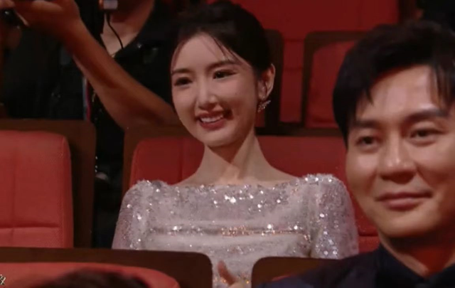 电影之夜内场座位暴露咖位!刘亦菲前排被嘲,朱一龙李易峰退后方