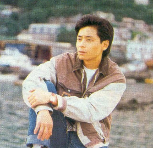 曝60岁王杰和富婆如胶似漆，定居加拿大好惬意，胡子拉碴不修边幅