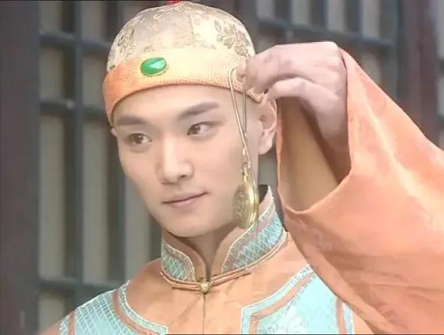 《凤在江湖》播出19年，男主因故退圈，两位女主生活美满