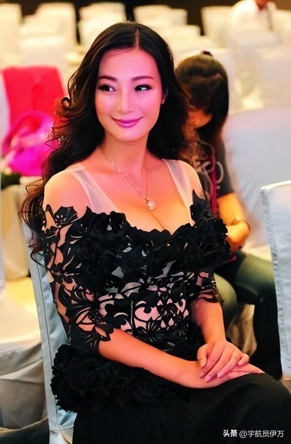 “人间尤物”王李丹妮：为帮初恋拍大尺度片却遭背叛，如今后悔吗