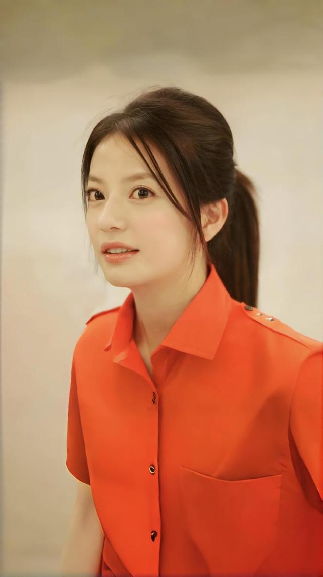 48岁赵薇现状：发福像大妈，哥哥离婚，父亲和公公去世