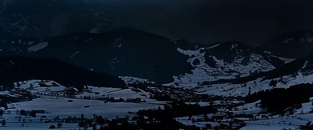 二战经典电影《血染雪山堡》：盟军七人深入虎穴，剧情一波三折