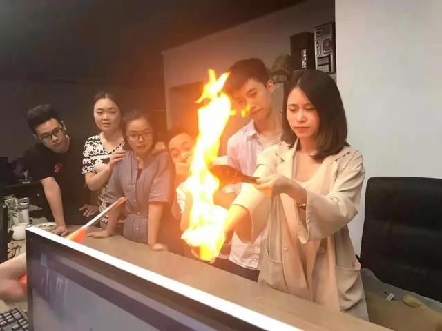 23岁年入5000万,曾力压李子柒的办公室小野,如今怎样了?