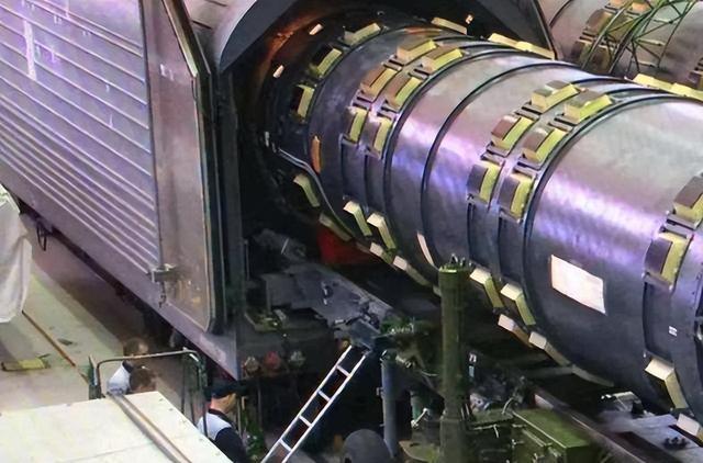 苏联末日列车：神出鬼没连美国都怕，一次可发射30枚核弹头