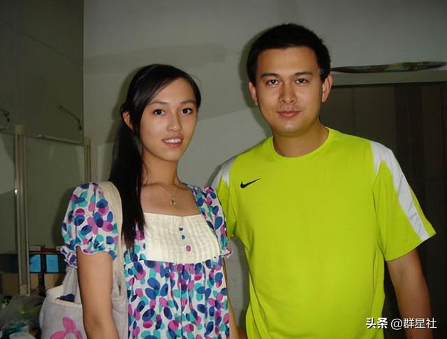 湖南主播魏哲浩:妻子是大美女,相恋11年领证,结婚13年育有两女