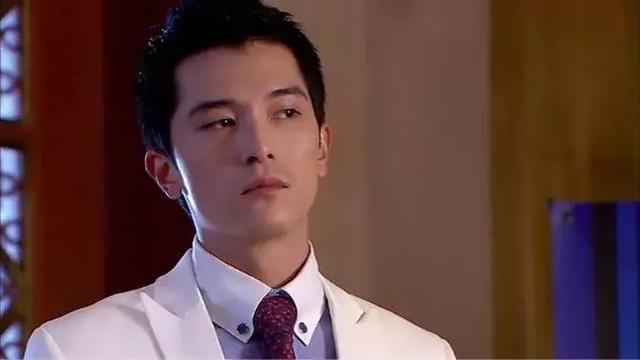 谁先爱上邱泽的