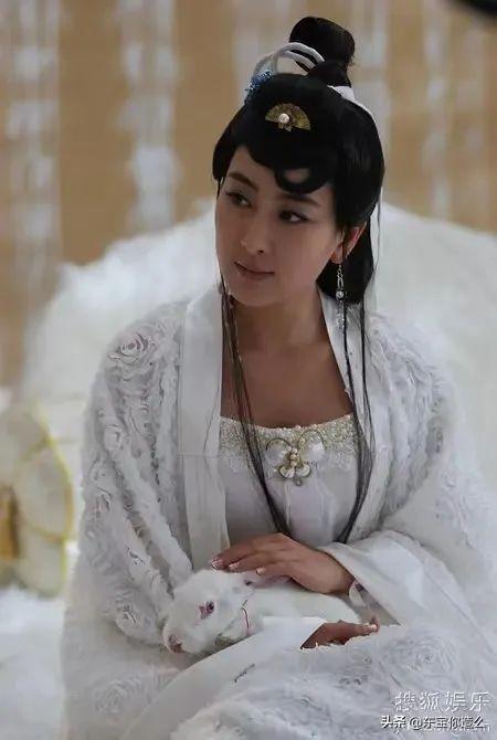 嫦娥不是谁都能演，有人飘飘欲仙，有人脸黑脖子粗又土又丑