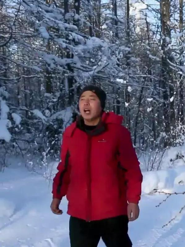 在云端里爱诗，在泥土里生活，在岁月中一直洒脱