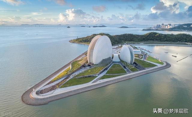 中国唯一建设在海岛上的歌剧院“珠海大剧院”