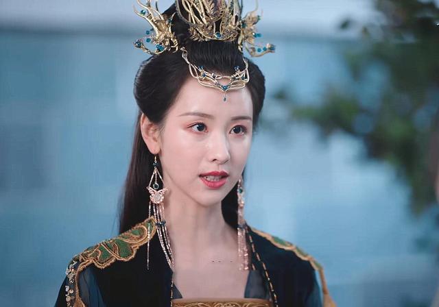 《长月烬明》叶冰裳真面目曝光，澹台烬为何舍苏苏救她？原因有三