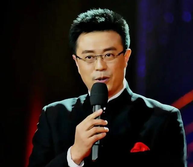 白燕升,结婚九个月妻子瘫痪不抛弃,45岁离开央视,50岁儿女双全