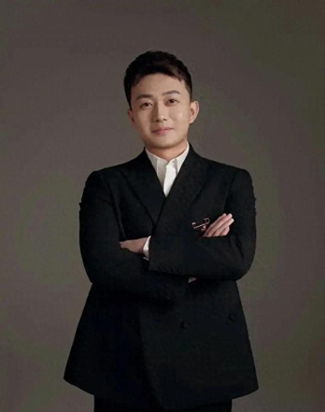 千万网红耀阳疑似出轨!妻子佳慧发文和平分手,二胎出生刚满半年