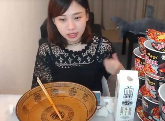 密子君：吃播界鼻祖，大胃王被央视批评浪费后，为何她却人气依旧