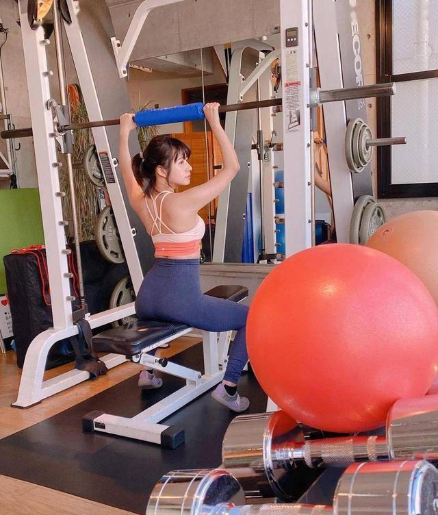 “新晋亚洲cosplay女神”，日系甜妹的蜜桃身材太魅惑了！