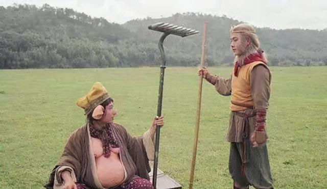 黄狮精拿了三件兵器为何却开“钉耙会”,你看金箍棒差在哪?