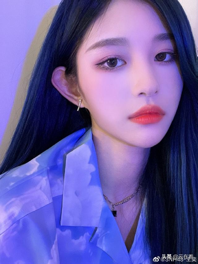 美女艺人SNH48-王奕迷人可爱美照好酷