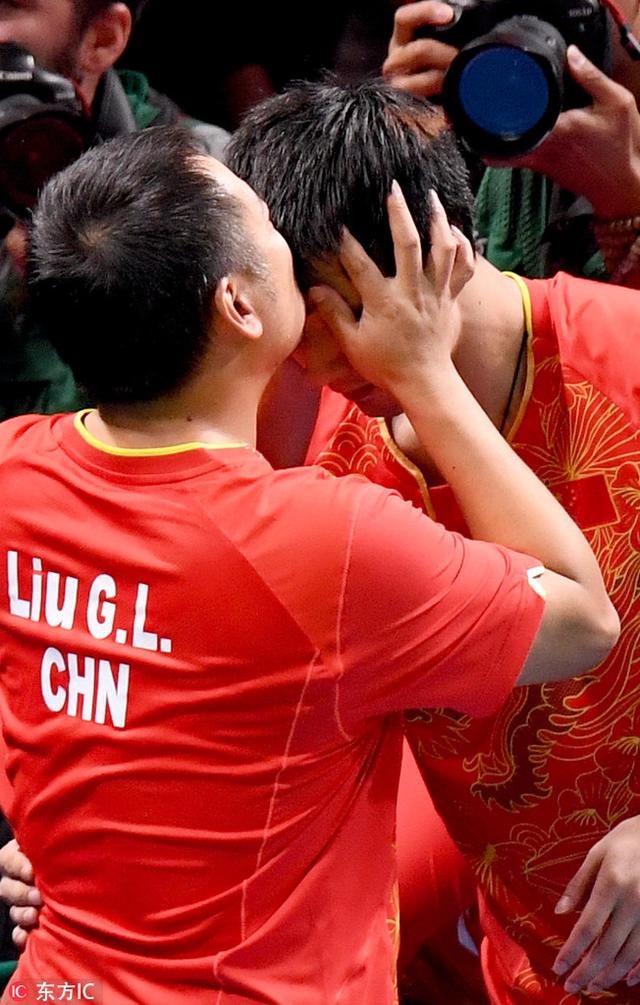 吻是最深情的告白 614亲吻情人节为你奉上体坛kiss合集