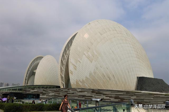 中国唯一建设在海岛上的歌剧院“珠海大剧院”