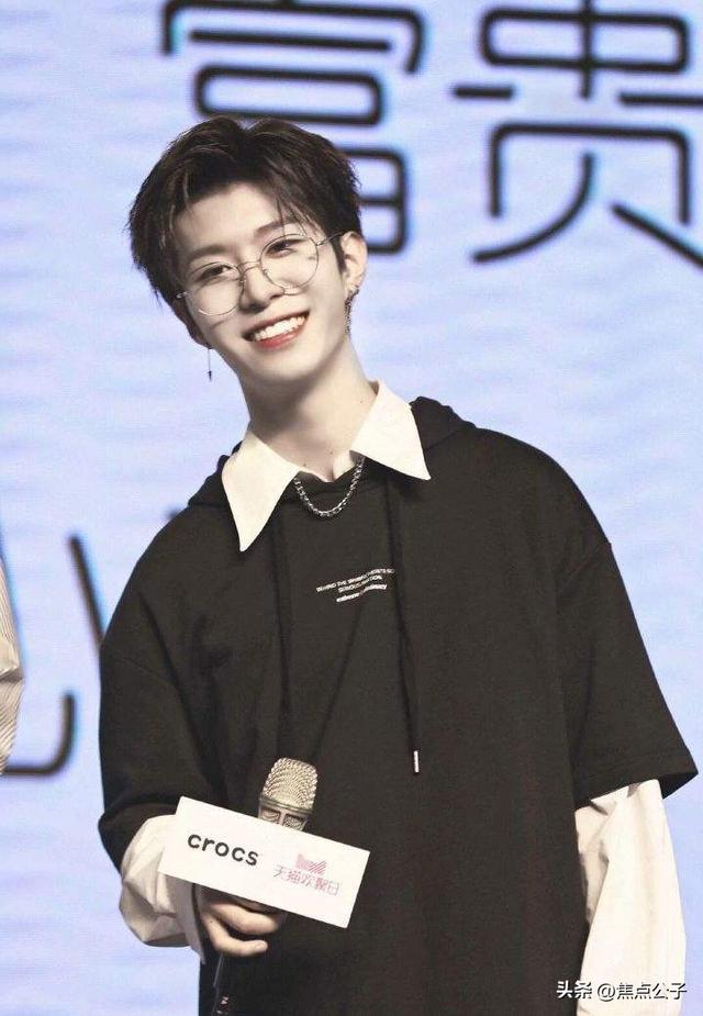 为啥整容？范丞丞前队友王子异录节目脸变化大，网友：像陈飞宇