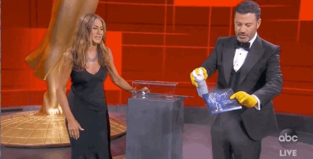 72届艾美奖：24岁赞达亚成最年轻视后，《富家穷路》大满贯