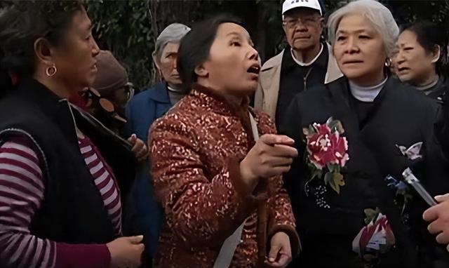 她是身价千万的女强人,无儿无女,晚年资产被保姆转移,落魄无助