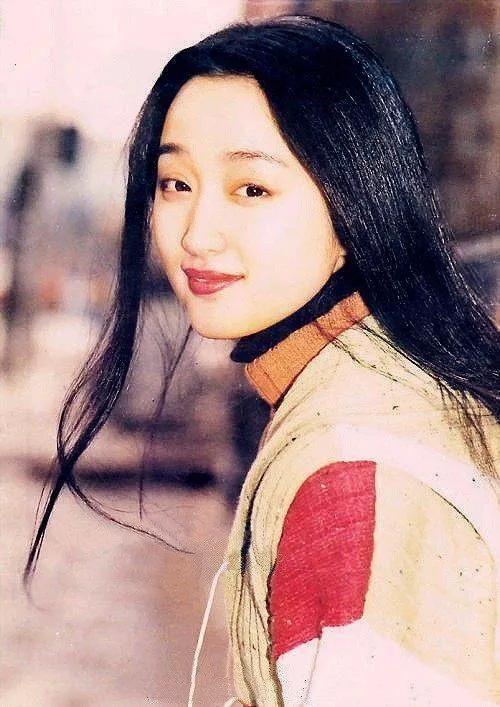 “玉女皇后”杨钰莹的迷乱情史，深陷红楼丑闻，一次恋爱影响一生