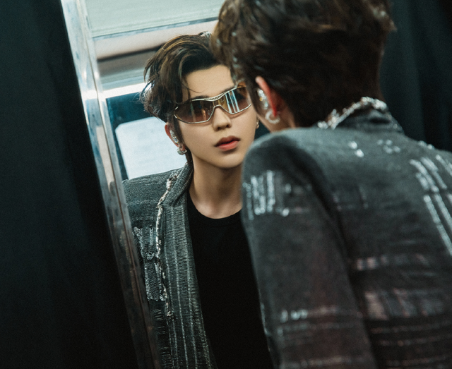 蔡徐坤被曝和未成年发生关系，亲密照曝光，本人辟谣：照片不是我