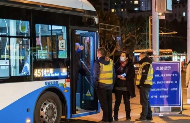 30余载公交情，岗位上的最后一次春节守望