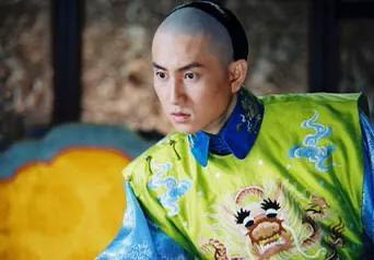 《凤在江湖》播出19年，男主因故退圈，两位女主生活美满